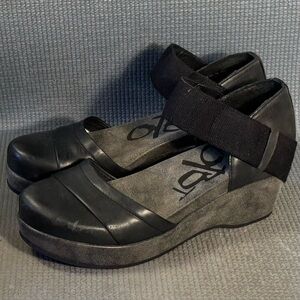 OTBT Women’s Wander Out Black Wedge Leather Sandals Size 7